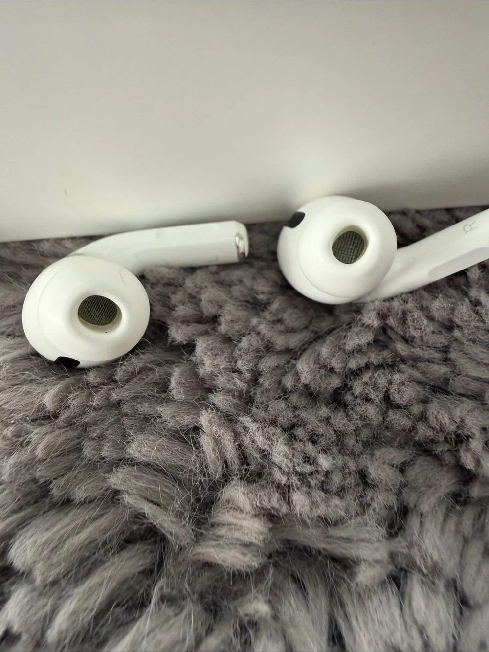 Apple White Wireless In-Ear Earbuds with Charging Case